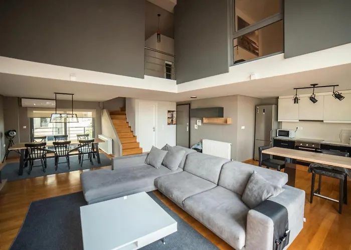 Minimal Brand New Loft Next To Subway