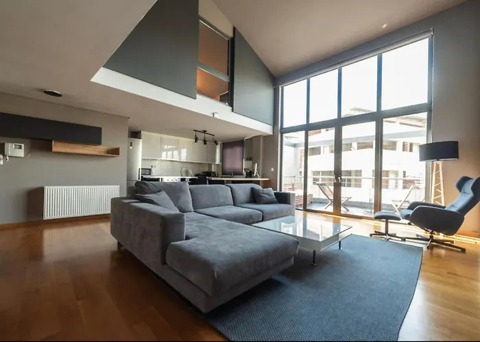 Minimal Brand New Loft Next To Subway