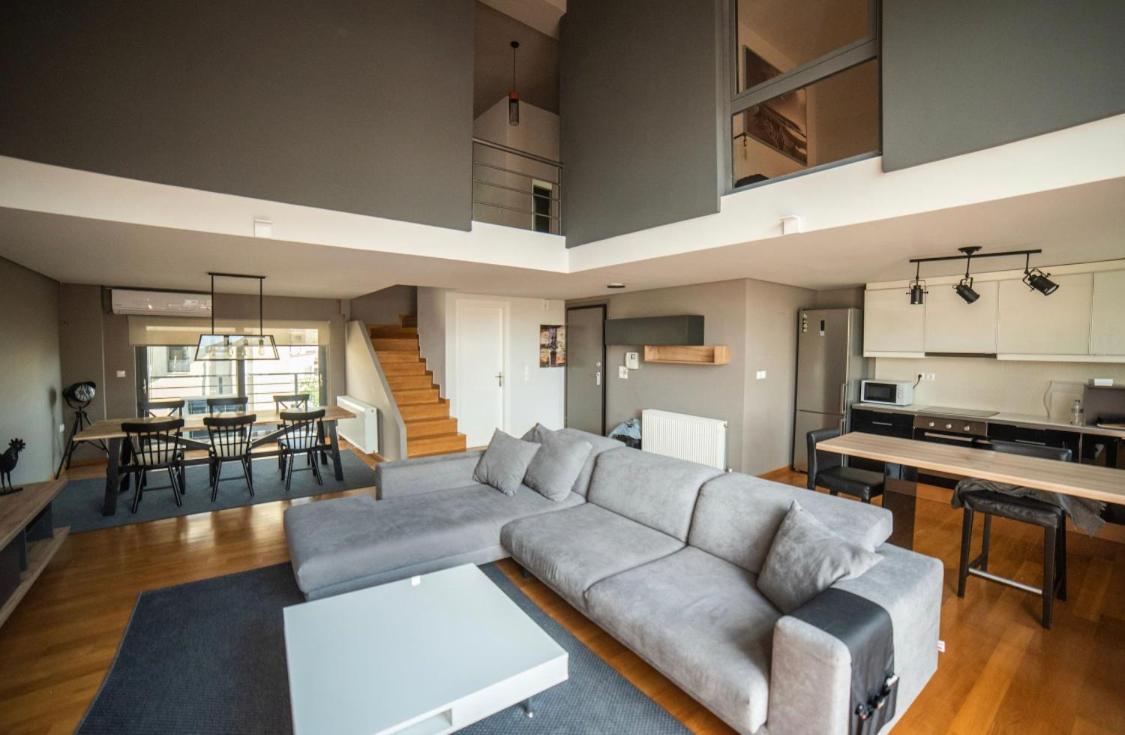 Minimal Brand New Loft Next To Subway Appartement