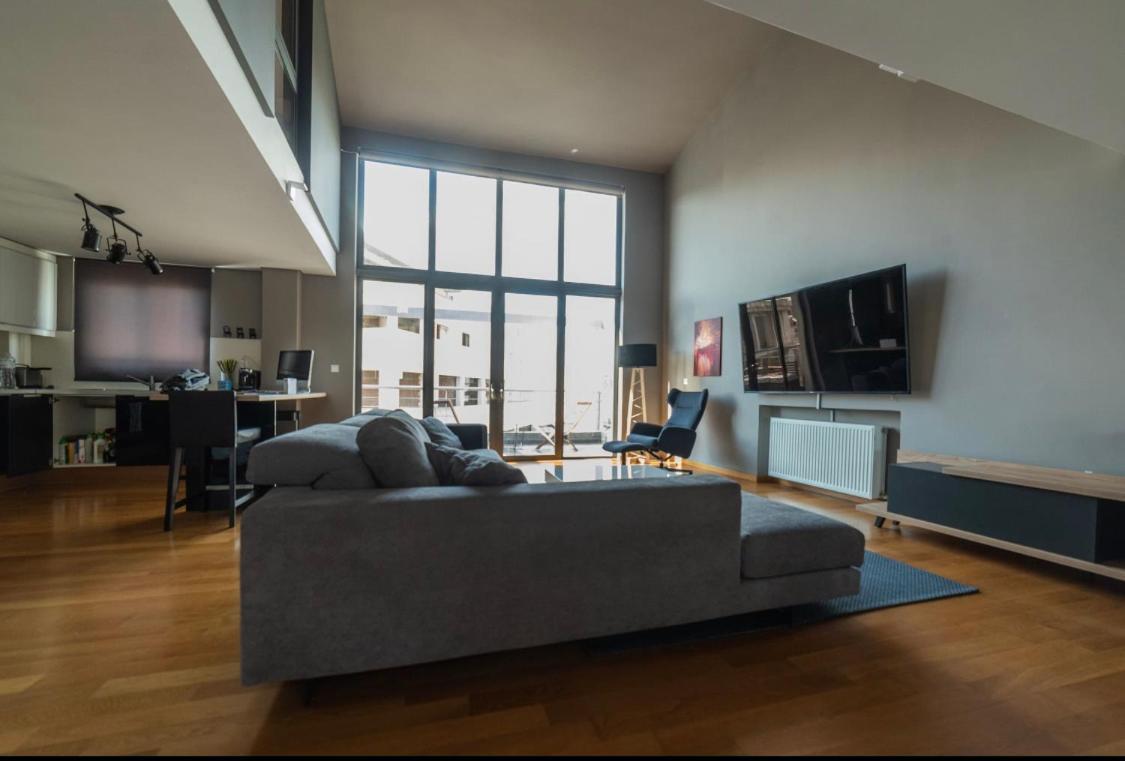 Minimal Brand New Loft Next To Subway *