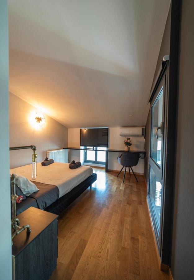 Minimal Brand New Loft Next To Subway *